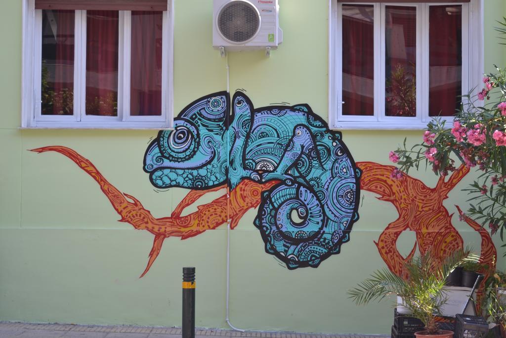 Chameleon Youth Hostel Athens Exterior photo