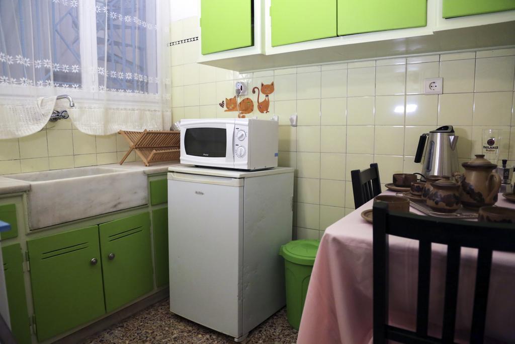 Chameleon Youth Hostel Athens Room photo